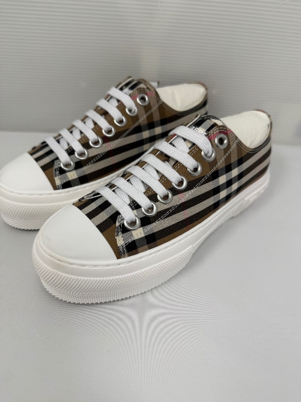 WOMEN BURBERRY SNEAKERS SIZE 36